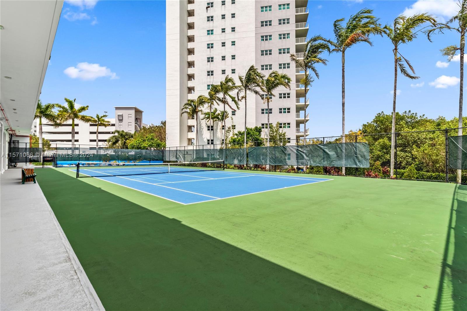 Building Photo - 14951 Royal Oaks Ln