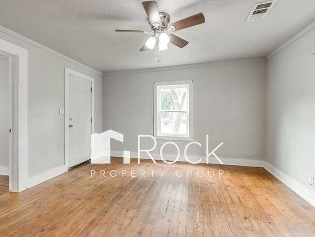 Building Photo - Updated Cozy 2 Bed 1 Bath Home in Guthrie ...