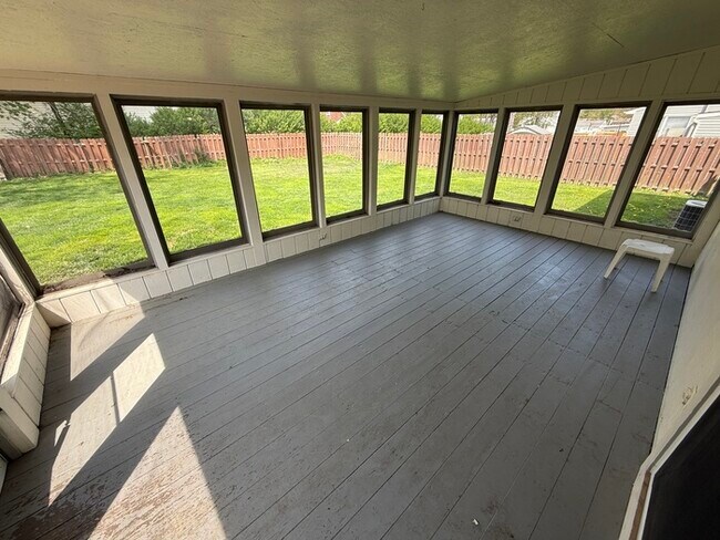 Building Photo - Stunning 3 beds 1.5 baths in Mineral Ridge