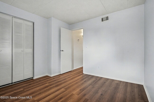 Building Photo - 204 Seminole Ave W