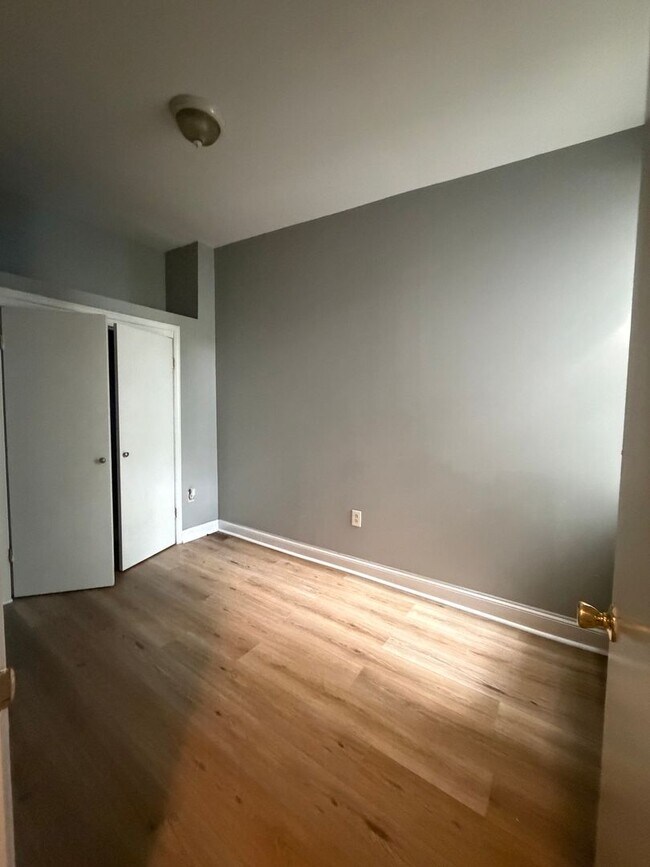 Building Photo - Spacious 3 Bedroom with Washer/Dryer