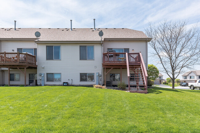 Building Photo - 8320 Chestnut Ct