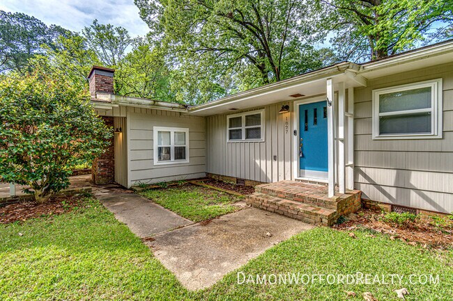 Building Photo - 1827 Parkridge Dr