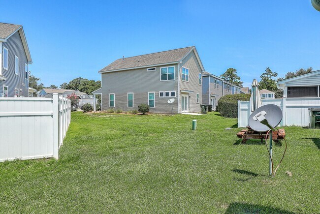 Building Photo - Charming 3-Bedroom Townhome in Summer Wood...