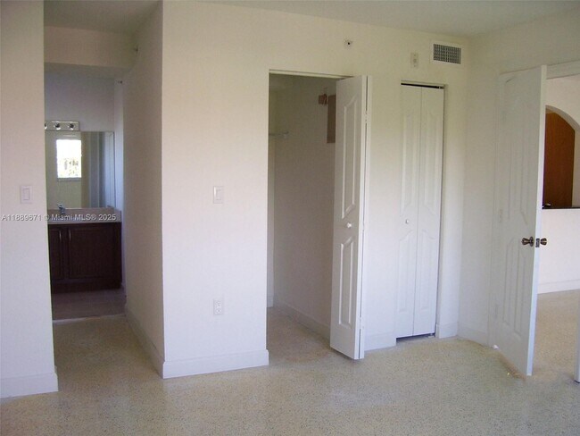 Building Photo - 445 SW 11th St