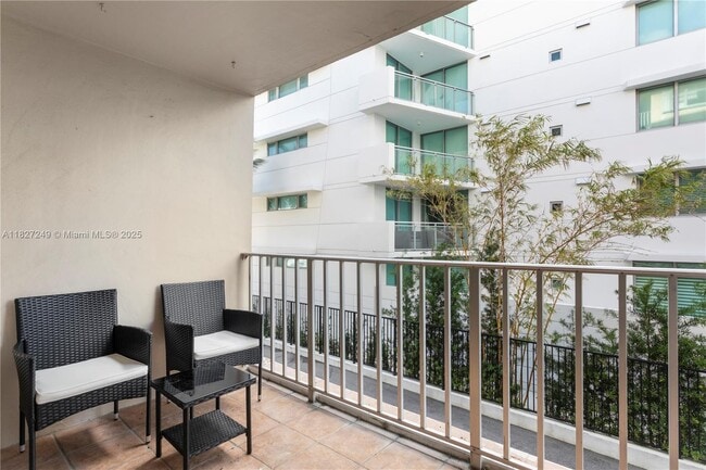 Building Photo - 9440 W Bay Harbor Dr