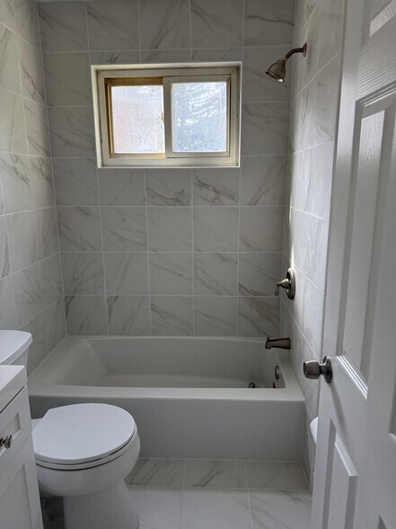 bathroom - 835 Garrett Ln