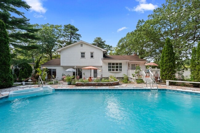 Building Photo - 27 Squire Ct