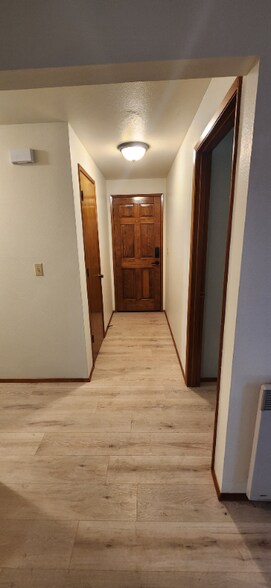 Building Photo - 6928 Alpine Dr SW