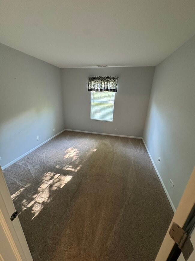 Building Photo - 1425 Millbrook Dr