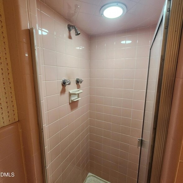 Building Photo - 744 Durham Rd