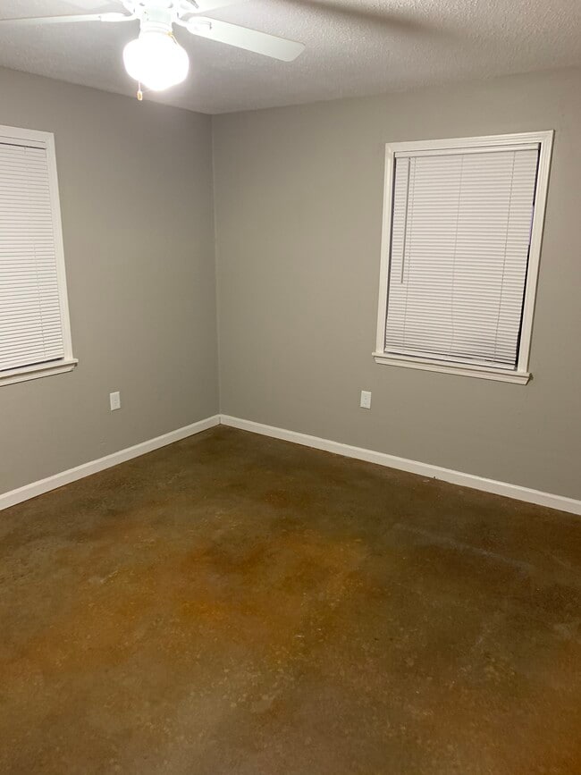 Building Photo - 1321 Bruce St