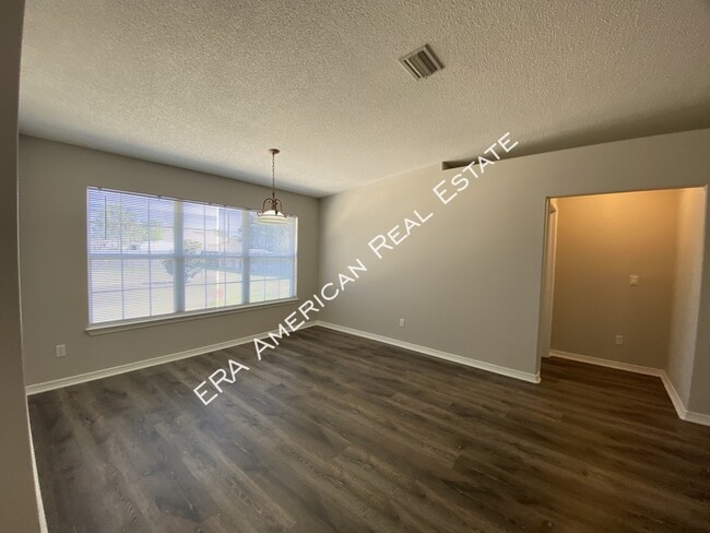 Building Photo - 2110 Bahama Dr