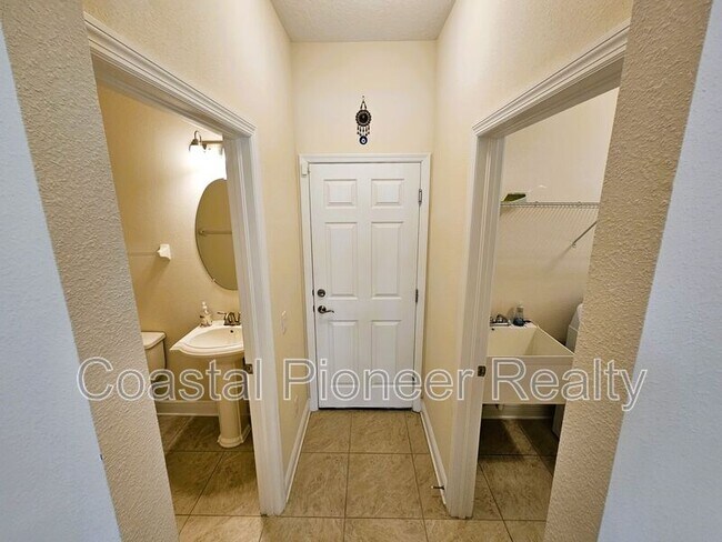 Building Photo - 11541 Crowned Sparrow Ln