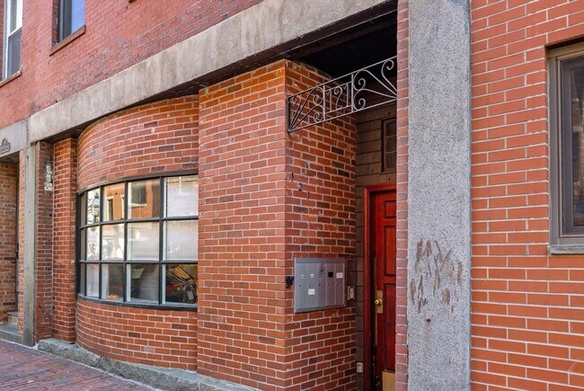 Building Photo - 121 Fulton St