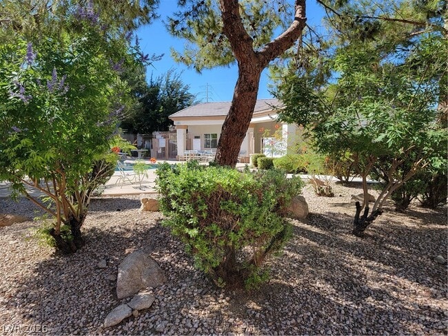 Building Photo - 5650 E Sahara Ave