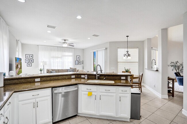 Building Photo - 8876 Sandy Crest Ln