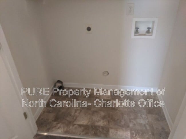 Building Photo - 3717 Signet Dr