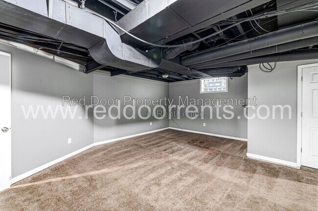 Building Photo - 129 E 49th St