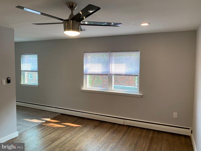 Building Photo - 911 E Cliveden St