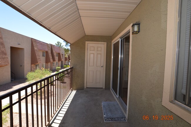 Building Photo - 5160 Indian River Dr