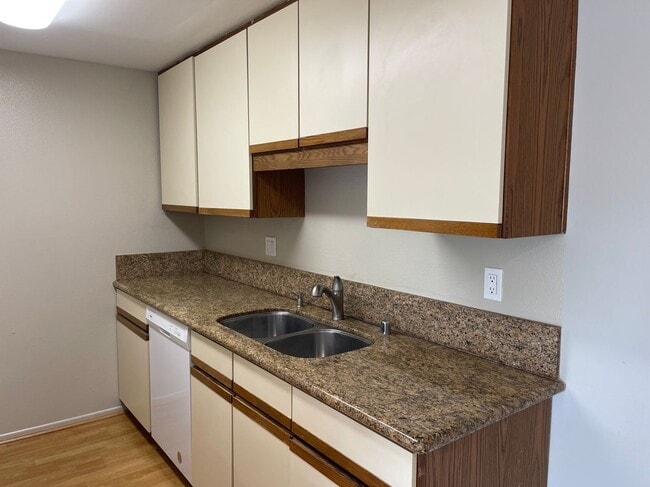 Building Photo - 412 N Bellflower Blvd