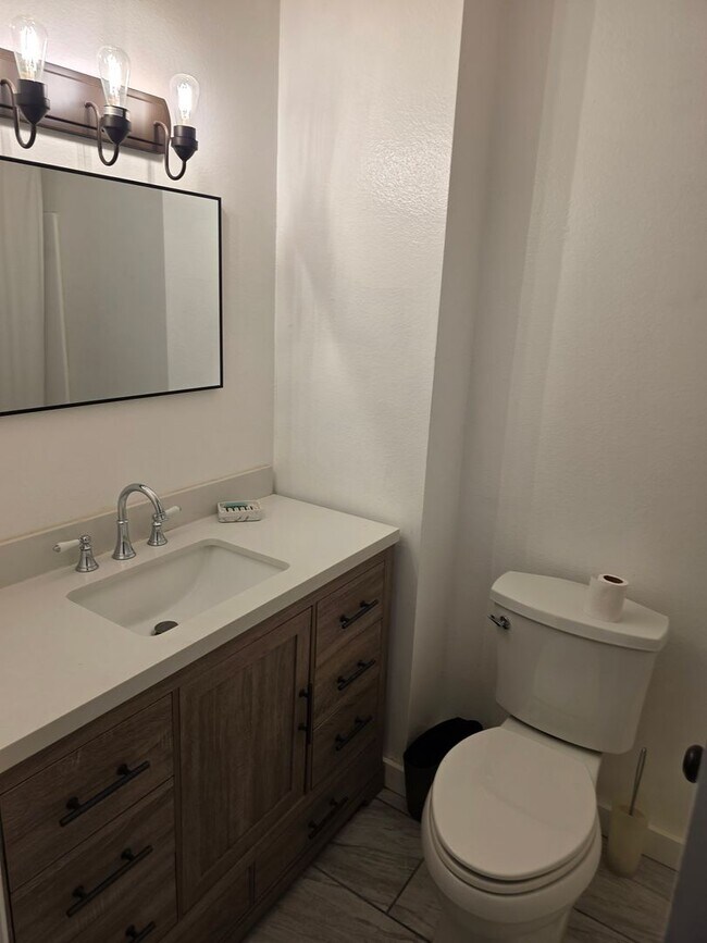 Building Photo - Quiet 3 bedroom 2 bath home in Poway in cul-de-sac in Poway school district