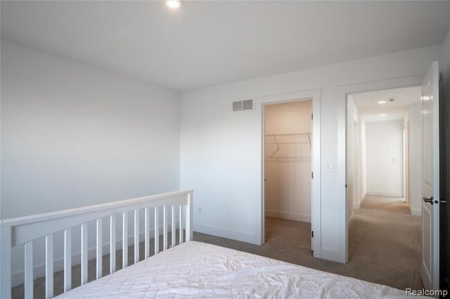 Building Photo - 5556 Hobart Ct