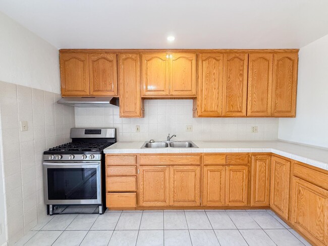Building Photo - Floresta Gardens San Leandro Ranch Home