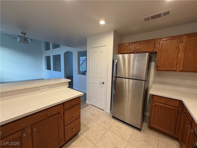 Building Photo - 1825 Sierra Oaks Ln