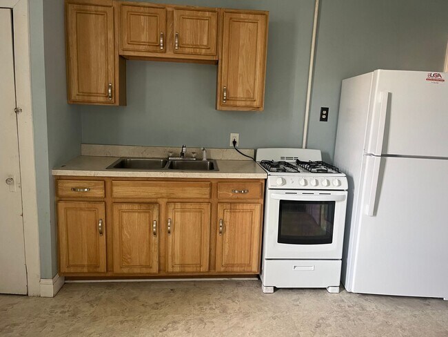 Building Photo - 216 Lehman St