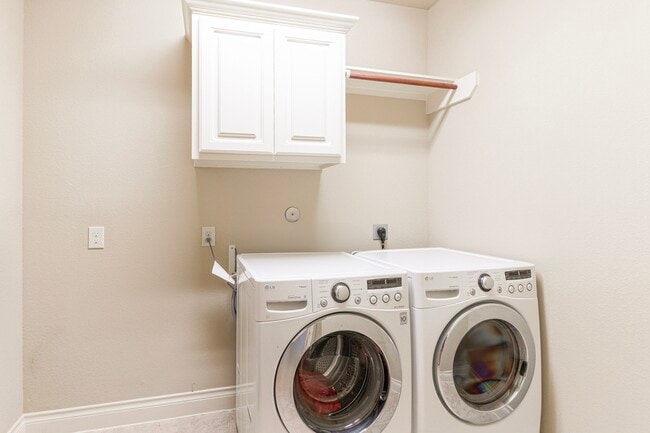 Building Photo - 28707 Hemlock Red Ct