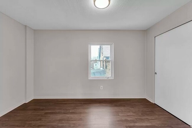 Building Photo - 2120 Robin St