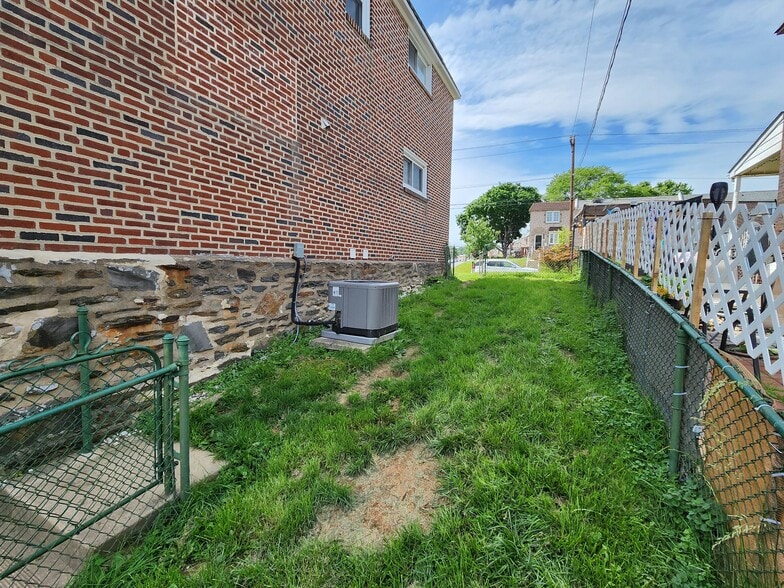 Building Photo - 201 Westbridge Rd