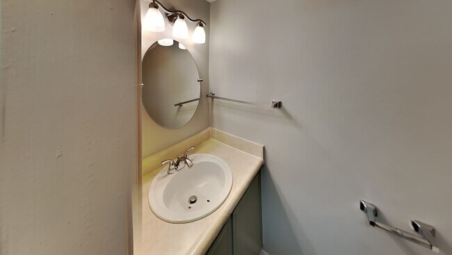 Building Photo - Start your new year in this 2 bedroom, 2.5 bath home located in Shadow Mountain Condominiums!