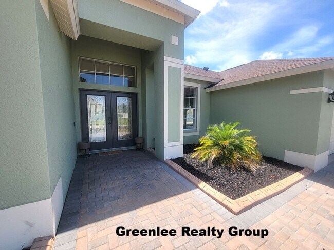 Building Photo - Spacious 3 Bed / 2 Bath pool home with lawn and pool care included in beautiful Rosewood at River...