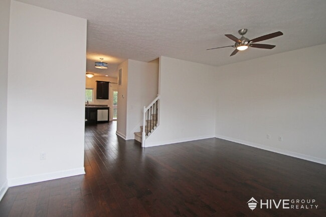 Building Photo - Modern 3BR Townhouse with Private Backyard...