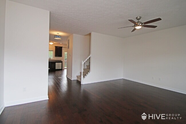 Building Photo - Modern 3BR Townhouse with Private Backyard – Ready to Rent!