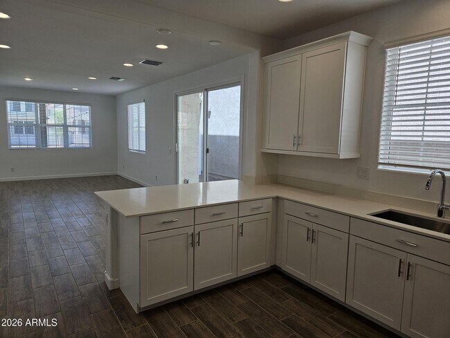 Building Photo - 3357 S Primrose