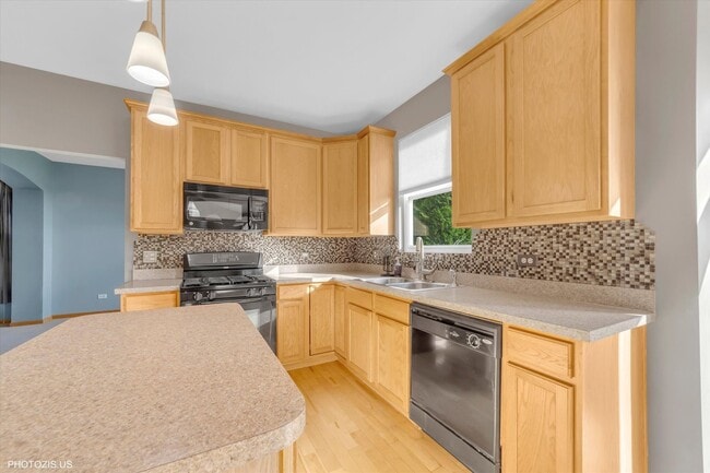 Building Photo - 24525 Champion Dr