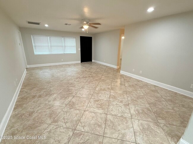 Building Photo - 320 Duet Ave