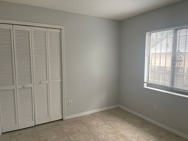 Building Photo - Orlando/Orlovista - For RENT 3 Bedroom, 2 Bathroom, 2 Car Garage