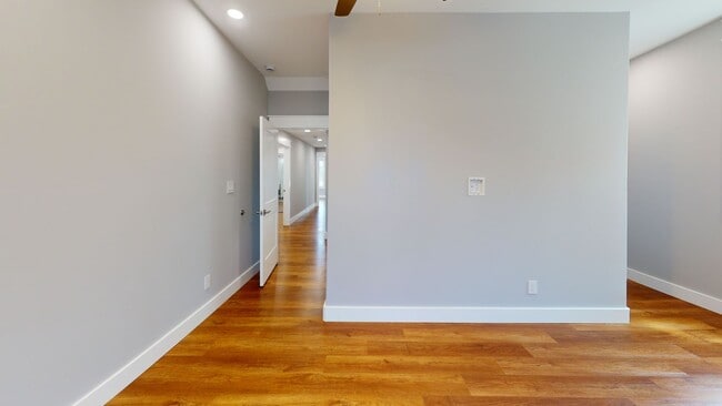 Building Photo - 316 S 17th St