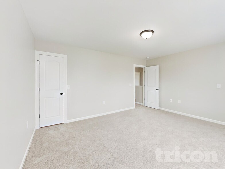 Building Photo - 3901 Creekmoore Dr