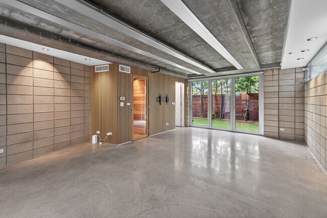 Building Photo - Discover this striking 3 bedroom apartment for rent in Venice, offering 4 bathrooms, contemporary...