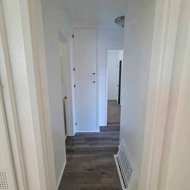 Building Photo - Charming Single Story Home Near Hancock College with One Car Garage