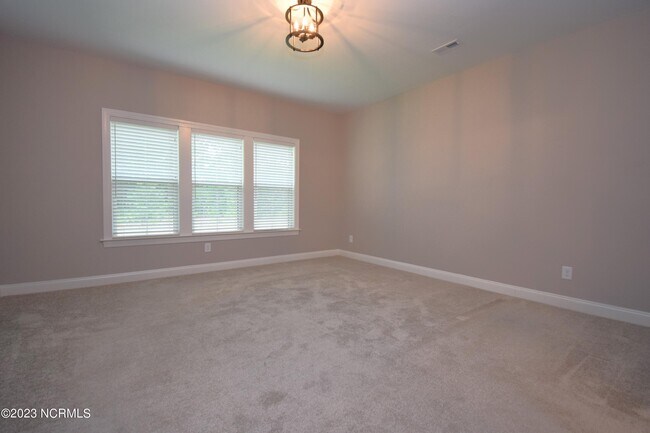 Building Photo - 4274 Pinehurst Ct