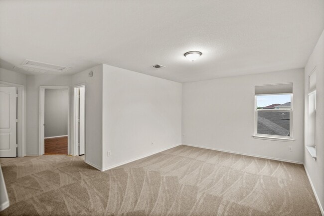 Building Photo - Large Two Story Home Only Minutes From Aus...