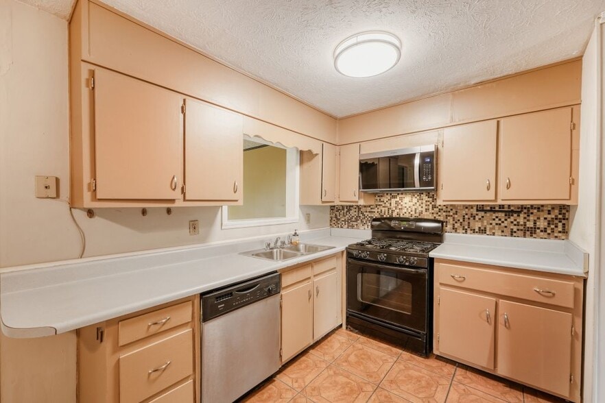 Building Photo - 3160 Kipling Dr