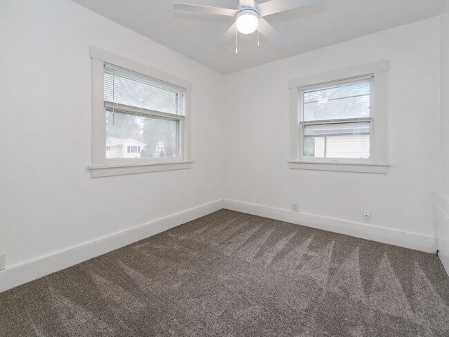 Building Photo - 2706 Crown Point Avenue